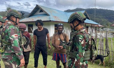 Pantau Stabilitas Wilayah, Satgas Yonif 711/Raksatama Lakukan Komsos dengan Warga Distrik Aradide